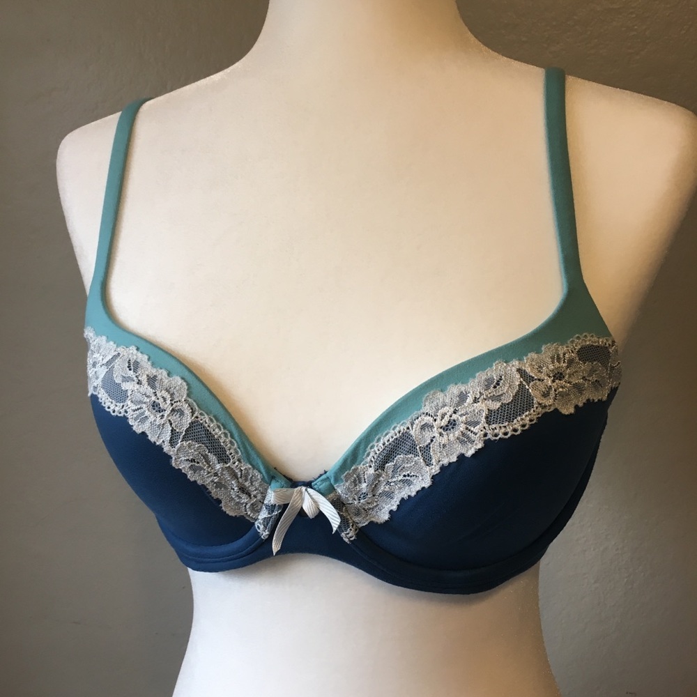 Lightly lined bra by Victoria’s Secret size 34C.